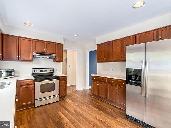 4th image of 5423 Hazel Ct