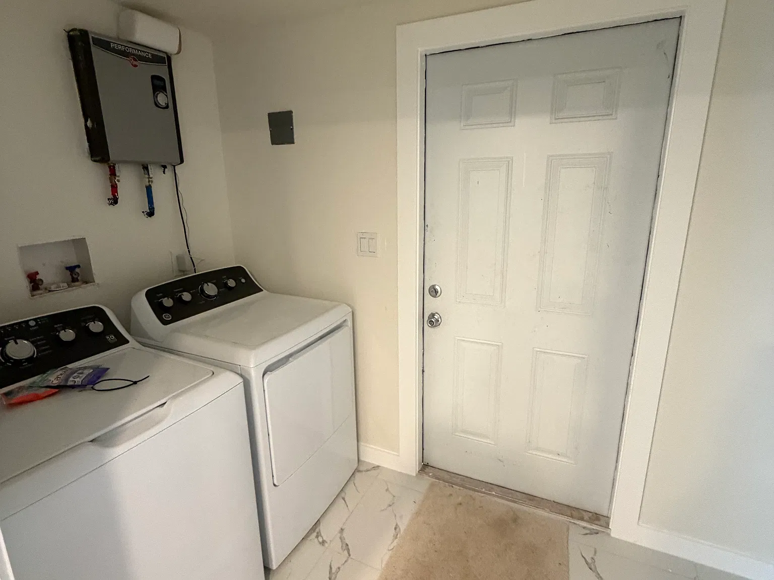 2 bed, 924 sqft, $1,800 — Photo 3