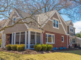 2577 N 88th St, Wauwatosa, WI 53226