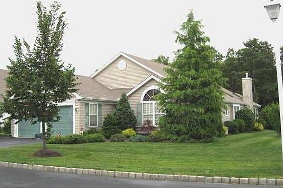 1st image of 33 Valley Stream Ln