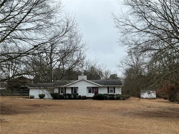 416 Fernway Dr, Central, SC 29630