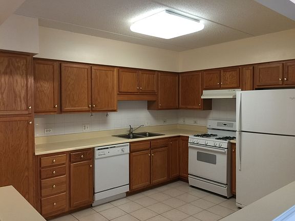 2nd image of 6463 N Northwest Hwy APT 301