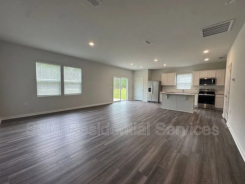 3 bed, 2.5 bath, 1707 sqft, $2,200 — Photo 3
