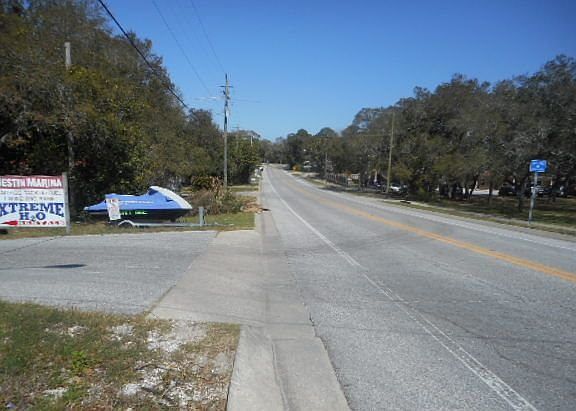 Exterior Neighborhood (street photo)