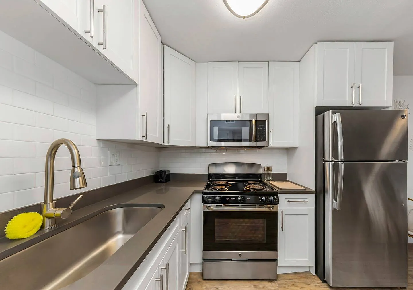 1 bed, 900 sqft, $1,700 — Photo 3