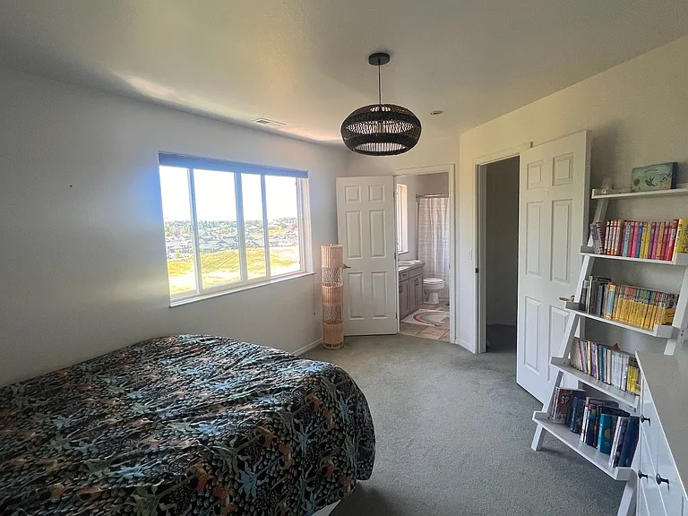 Bedroom 3 connected to full bath