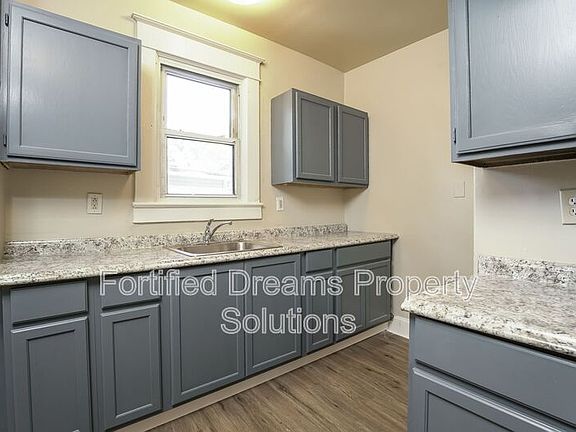 4th image of 518 W 20th St