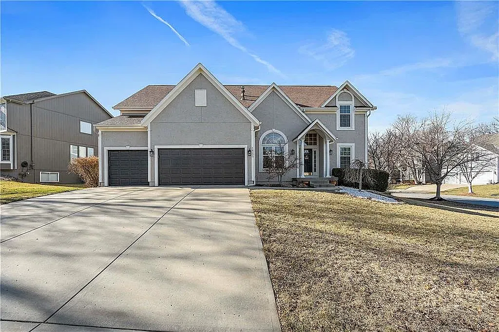 5 bed, 4.5 bath, 4315 sqft, $5,000 — Photo 1