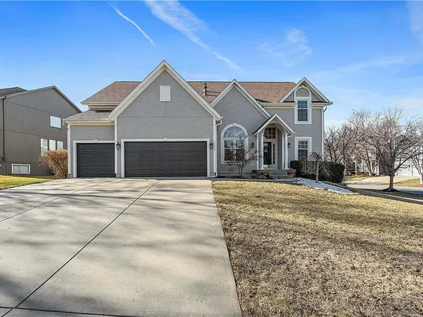 14200 Parkhill St, Overland Park, KS 66221