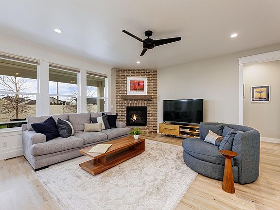 2nd image of 5463 N Exeter Way