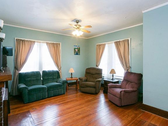 3rd image of 602 Lyman St