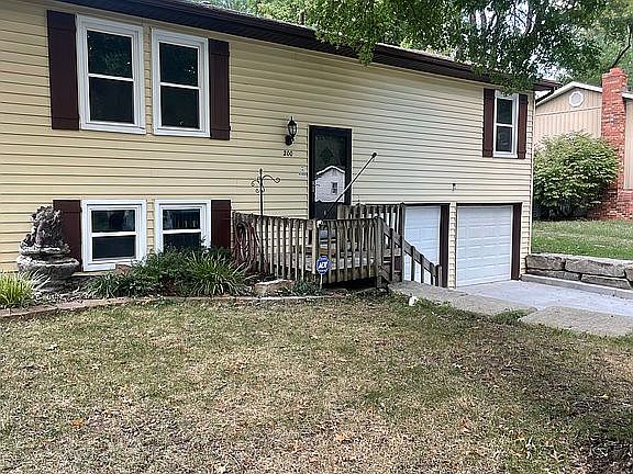 4th image of 200 SE Brentwood Dr