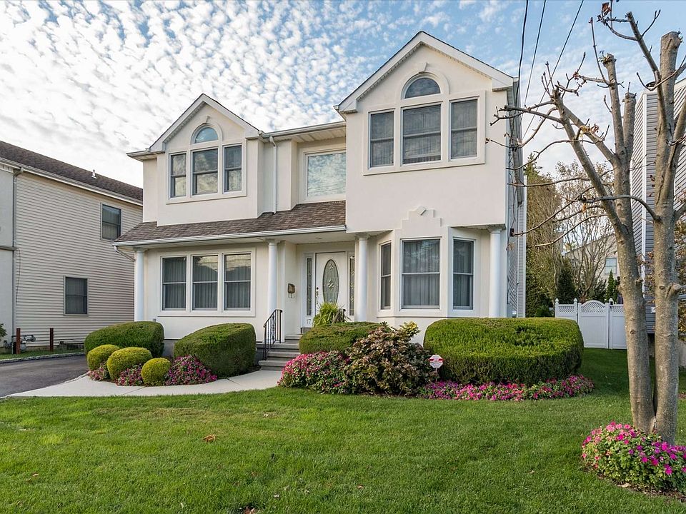 17 Elm Street, Roslyn Heights, NY 11577 Zillow