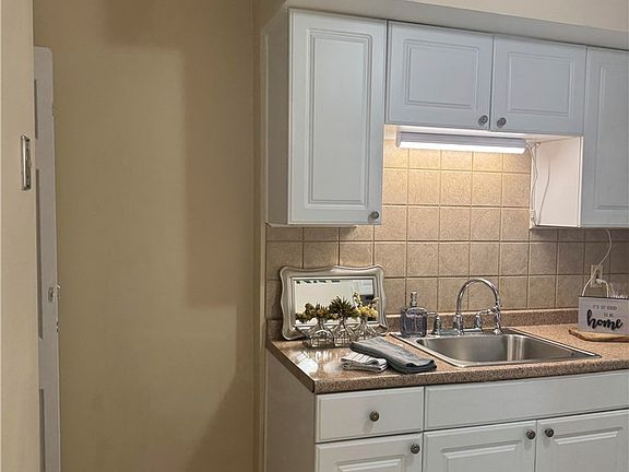 5th image of 1515 E 256th St