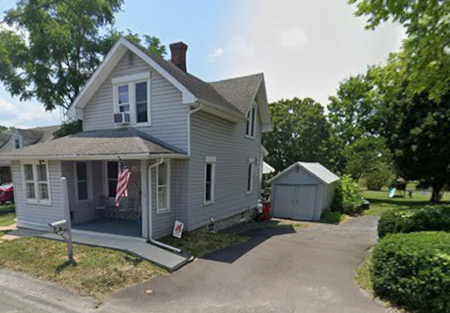 3 Bedroom Home on Large Lot! — Photo 1