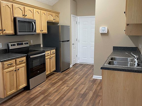 3rd image of 814 McKean Dr