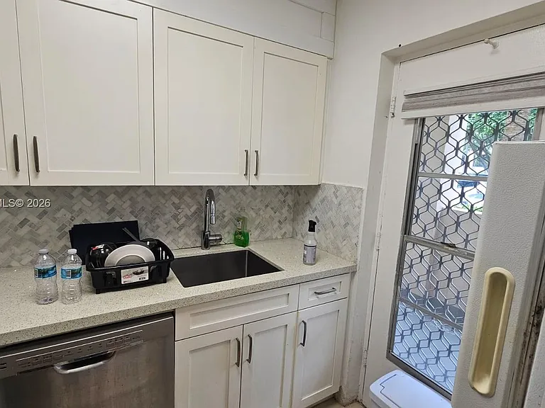 220 Kings Point Dr #105 — Photo 10
