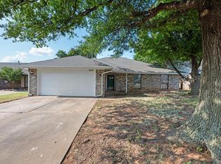 2121 Shamrock Dr, Edmond, OK 73003