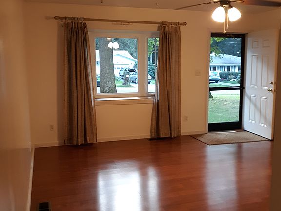 3rd image of 461 Westgate Dr