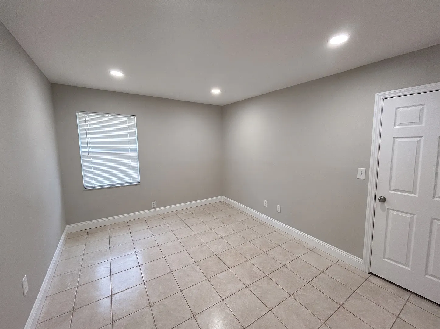 500 NE 135th St - A — Photo 4