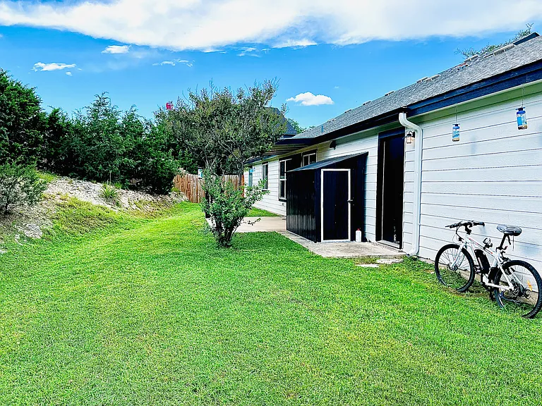 700 Newport Dr — Photo 10