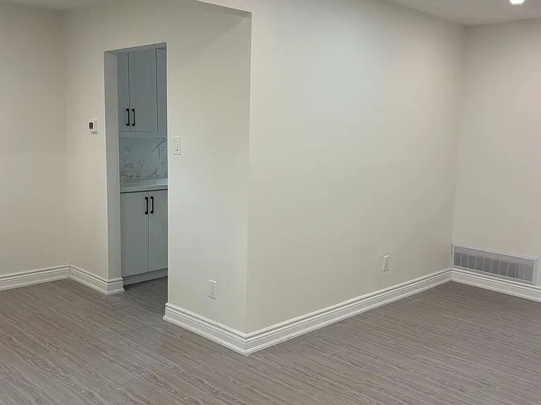 44 Sylvia St — Photo 13