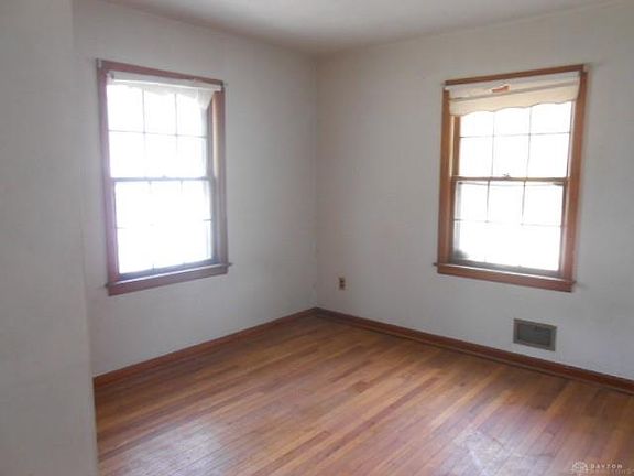 5th image of 430 W Main St
