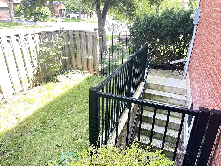 1163 Rosethorne Rd #LOWER — Photo 6