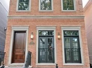 1041 W Wolfram St, Chicago, IL 60657