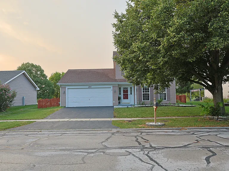 1402 Parkside Dr — Photo 24