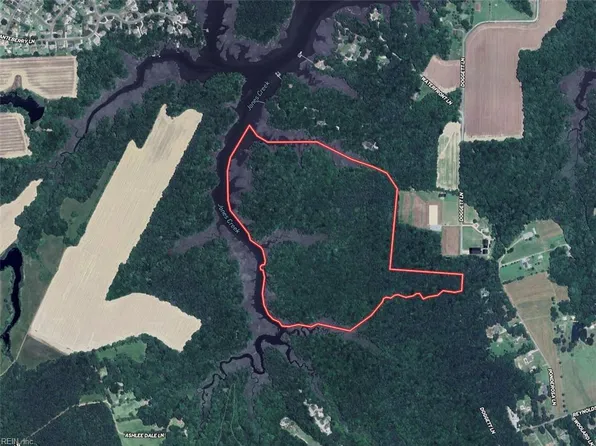 92 Doggett Ln, Carrollton, VA 23314