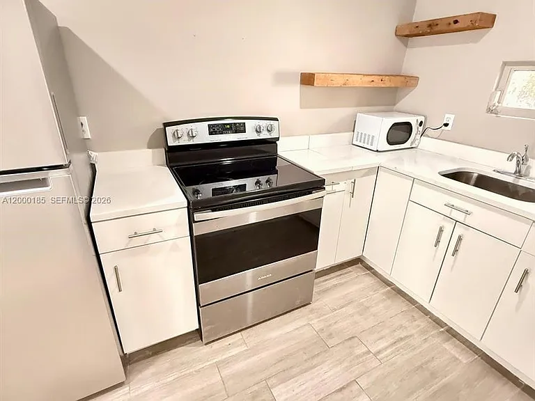 1151 NE 18th St #2 — Photo 3