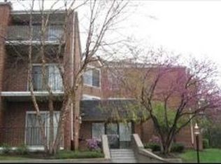 815 Leicester Rd APT 101A, Elk Grove Village, IL 60007