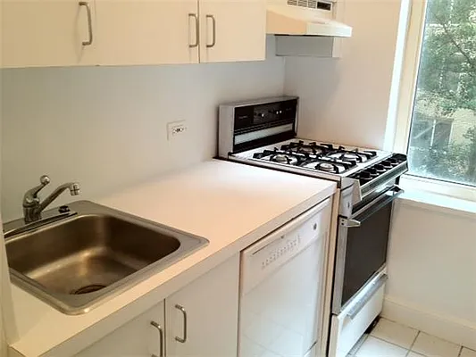 Rented by essential NEW YORK Real Estate | media 28