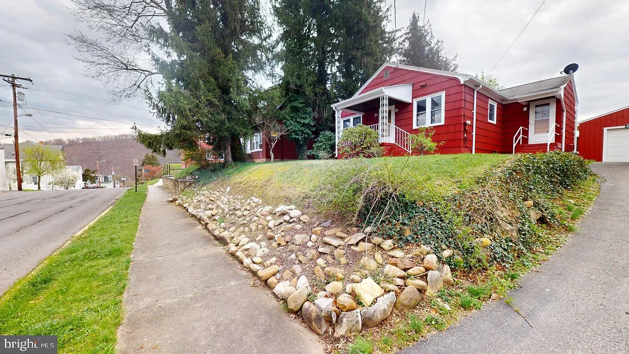 181 Fort Ave photo 1