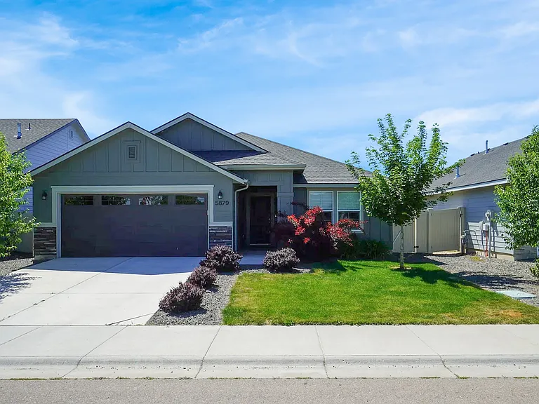 5879 S Donaway Ave — Photo 1