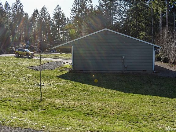 3rd image of 71 SE Shadowood Blvd