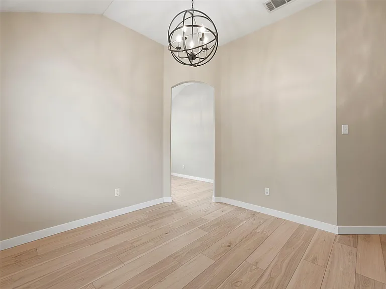 1004 Downridge Dr — Photo 8