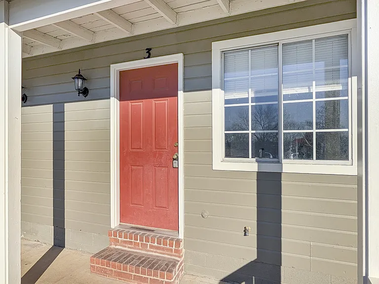 2456 N Brophy Cir — Photo 1