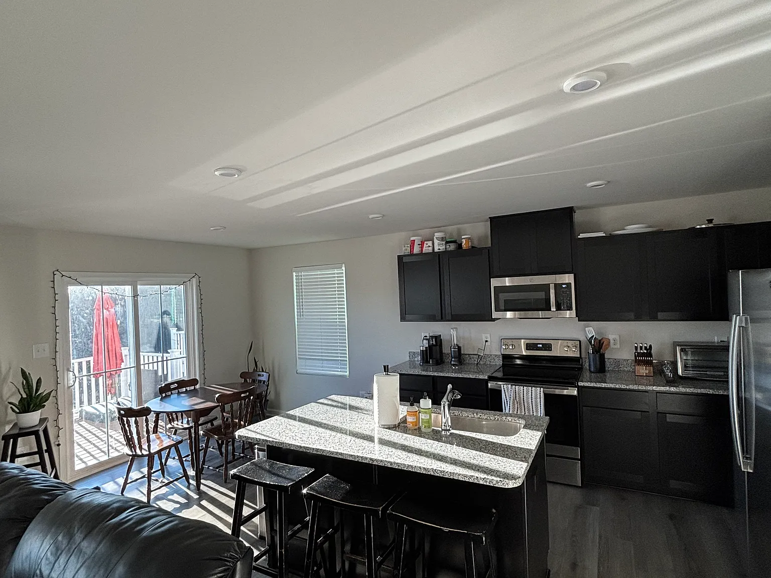 4 bed, 1660 sqft, $2,300 — Photo 3