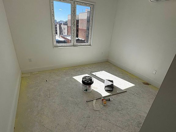 3rd image of 1670 Nelson Ave #4C