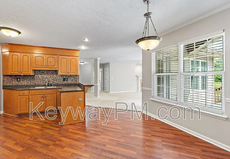 845 Prairie Ln — Photo 6