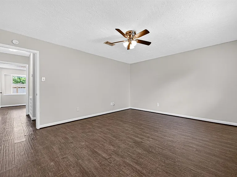 21043 Northern Colony Ct — Photo 16