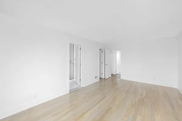 Rented by Stonehenge NYC LLC | media 13