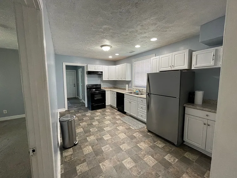 431 Atwood St — Photo 12