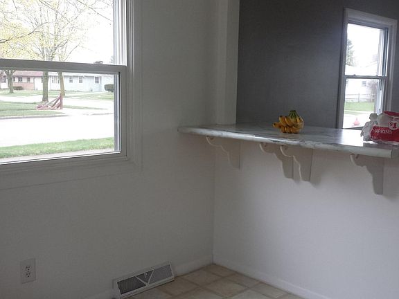 5th image of 1423 Greenfield Ave