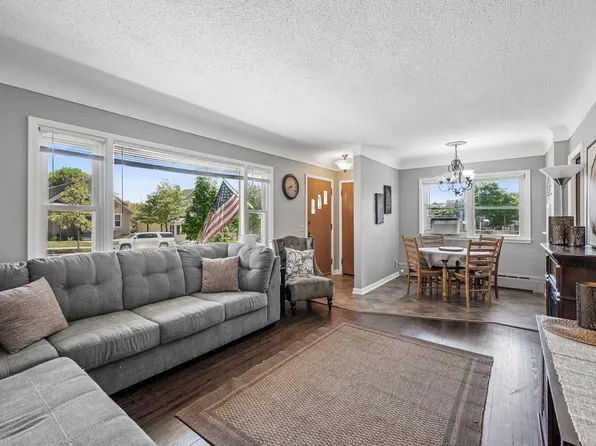 115 N Pine St, Chaska, MN 55318