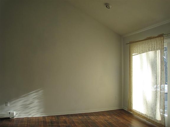 4th image of 192 Vineyard Ave