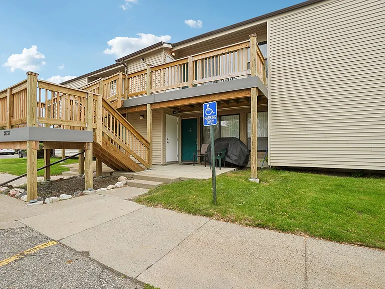 Kimberly Club Apartments — Photo 75