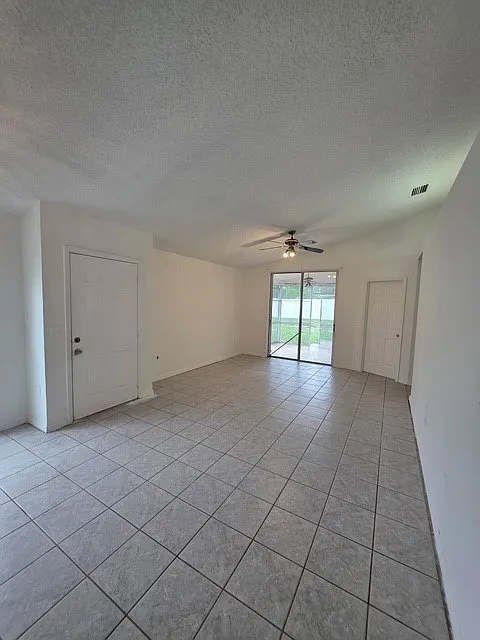 3 bed, 1248 sqft, $1,800 — Photo 4